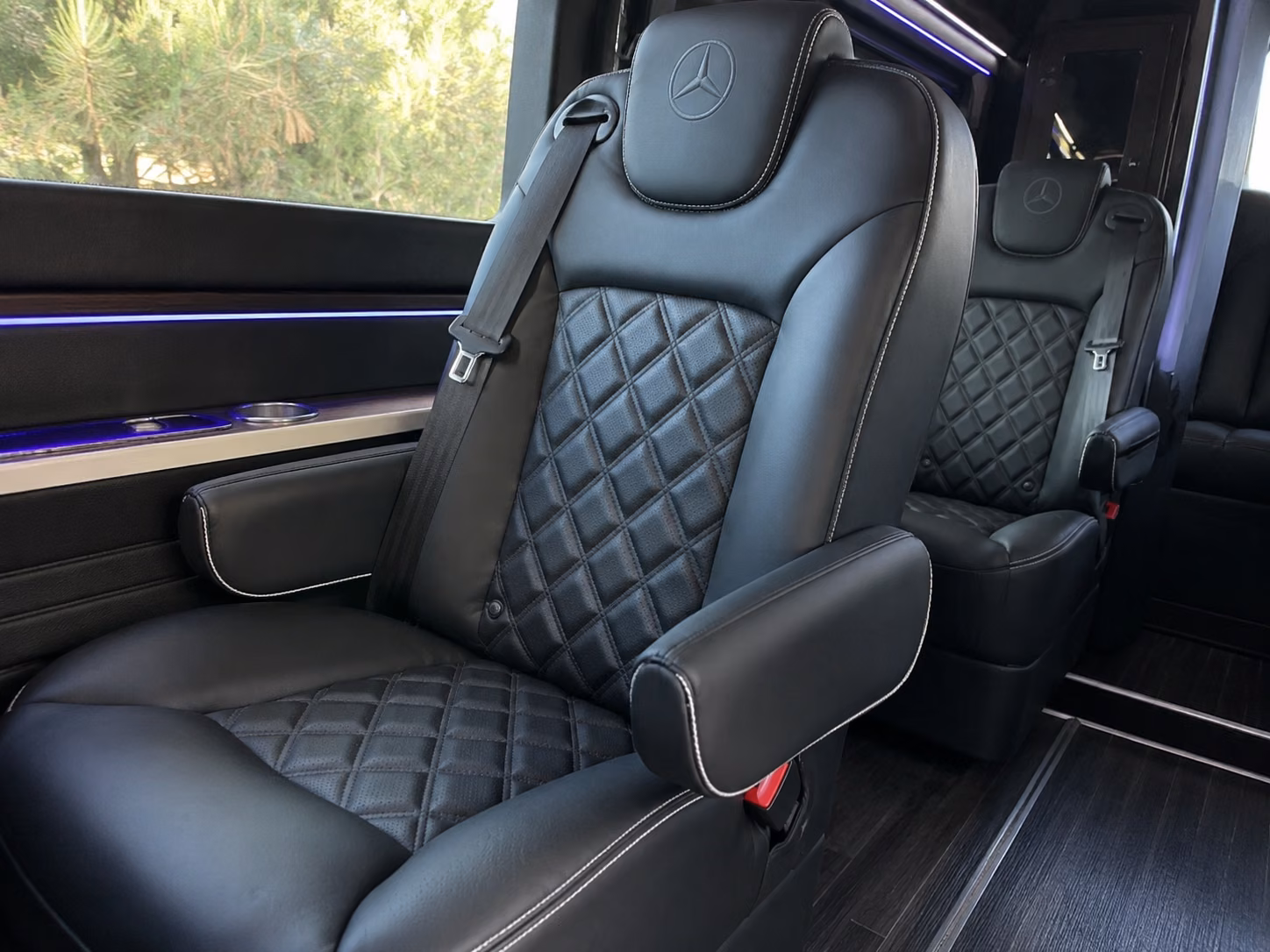 find the perfect transportation for your next airport transfer 3